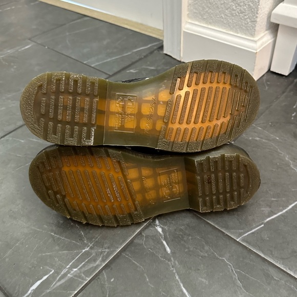 Dr.Marten’s 1460 Pascal Wild Hearts Combat boots size 7 like new - Picture 3 of 5